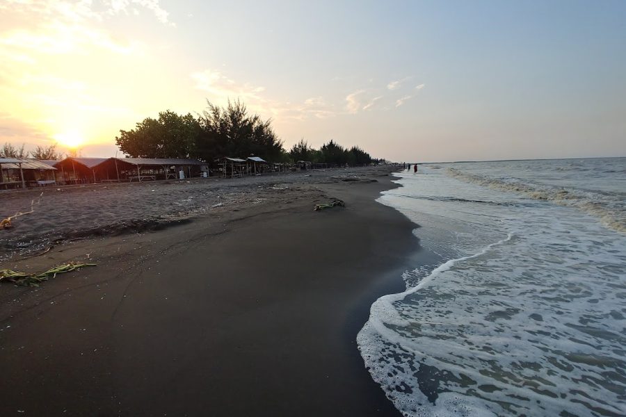 Pantai Randusanga Indah - Info Tiket Masuk, Foto, Rute, Ulasan
