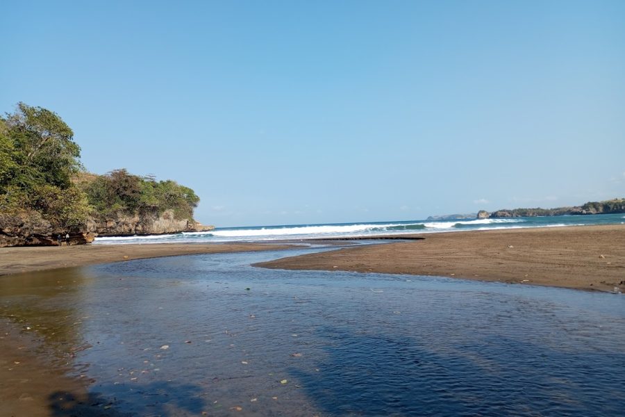 Pantai Serang Blitar - Info Tiket Masuk, Foto, Rute, Ulasan