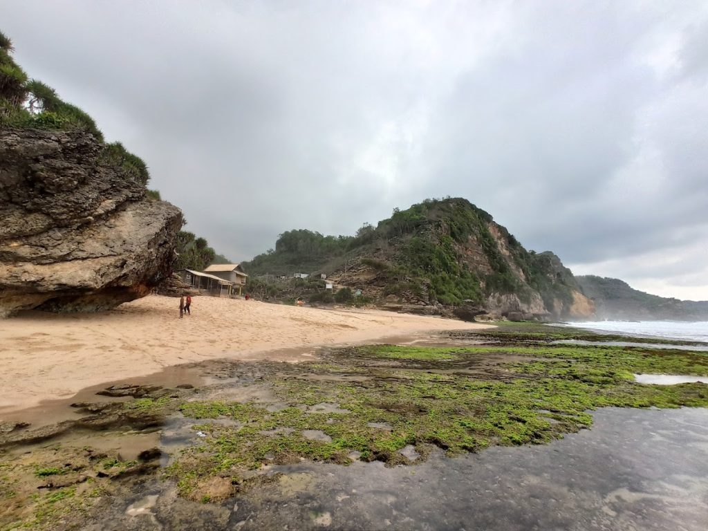 Pesona Alami Pantai Seruni yang Memikat Hati Pesona Alami Pantai Seruni yang Memikat Hati
