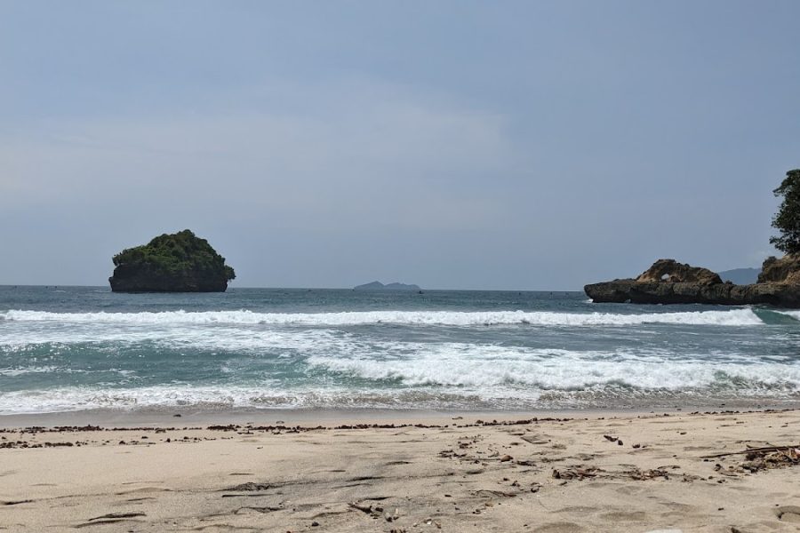 Pantai Sioro - Info Tiket Masuk, Foto, Rute, Ulasan