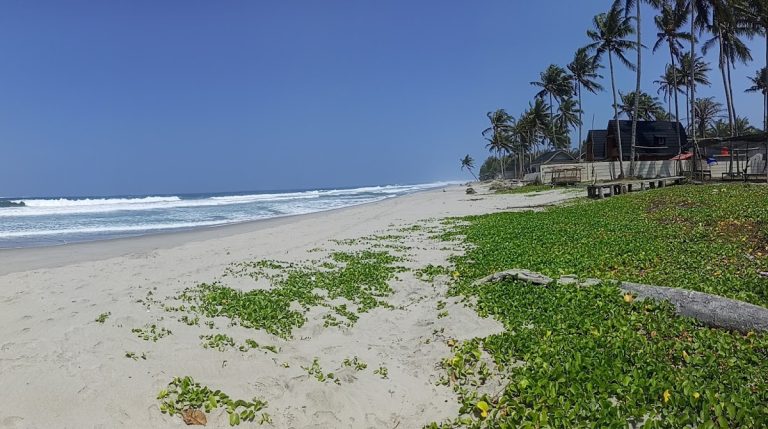 Pantai Mandiri - Info Tiket Masuk, Foto, Rute, Ulasan